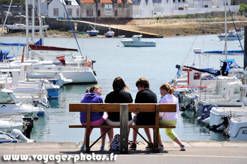 Les touristes sur le banc  Audierne