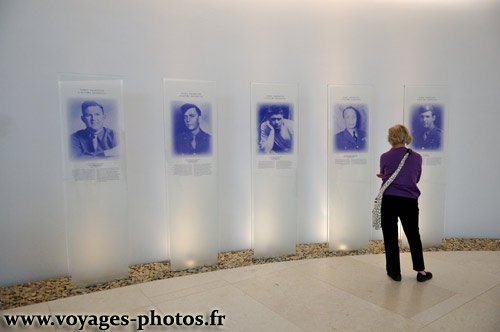 Photos de soldats disparus aux combats