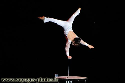 Cirque Pinder - Acrobate sur une seule main