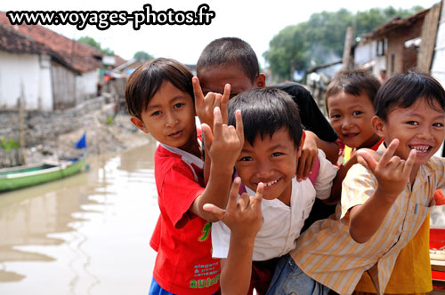 Groupe enfants souriants