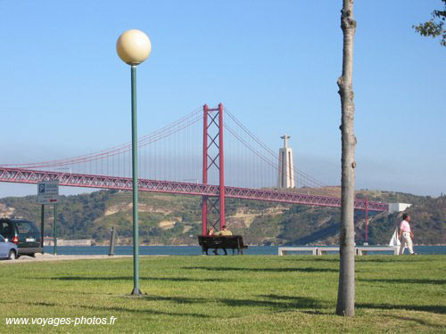 Puente 25 de Abril