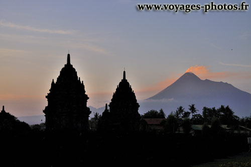 Temples de Prambanan de nuit