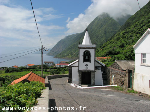 Eglise au bord d