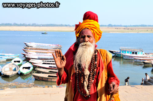 Religieux au bord du Gange